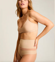 Load image into Gallery viewer, The Essential Sheer Tights HK10T01