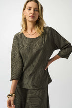 Load image into Gallery viewer, Pleated Satin Boxy Top 253002