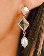 Load image into Gallery viewer, Asymmetrical Quartz & Pearl Earrings