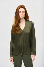 Load image into Gallery viewer, Satin Straight Top 243057