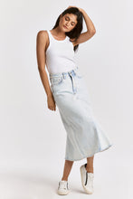 Load image into Gallery viewer, Venus Mid Length Denim DKM82A330NWY