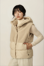 Load image into Gallery viewer, Lucinda Puffer Vest D83103W
