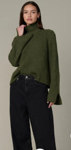 Load image into Gallery viewer, Ella Funnel Neck JW02Y9119
