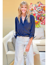Load image into Gallery viewer, SLOANE SHIRT SOLID SILKY POPLIN 3713036
