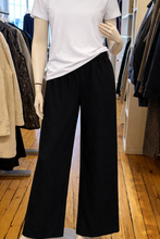 Load image into Gallery viewer, Black Crepe pant 2001NP - L
