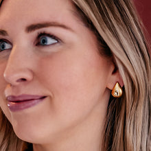 Load image into Gallery viewer, Gold Teardrop Studs 903
