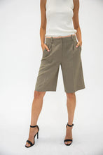 Load image into Gallery viewer, Walking Short 124A
