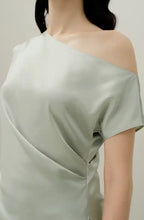 Load image into Gallery viewer, Silk Ruched Side Top 91T6111
